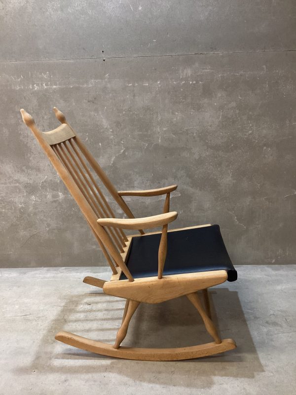 Mecedora Guilleumas Mid Century Moderm