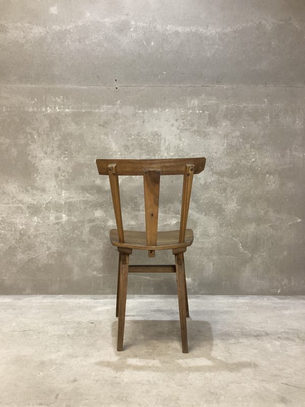 Silla de madera antigua