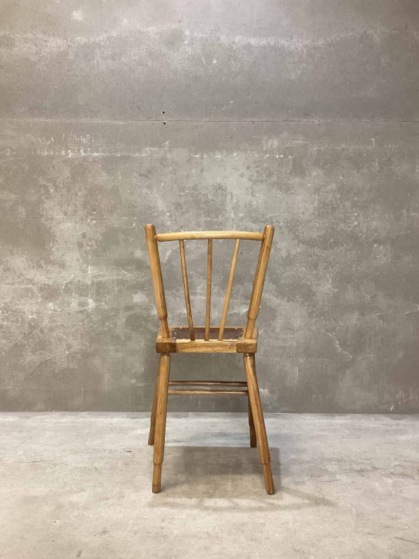 Silla de madera antigua - Imagen 2