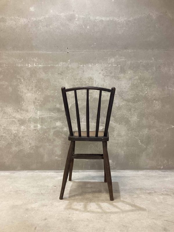 Silla de madera antigua - Imagen 2