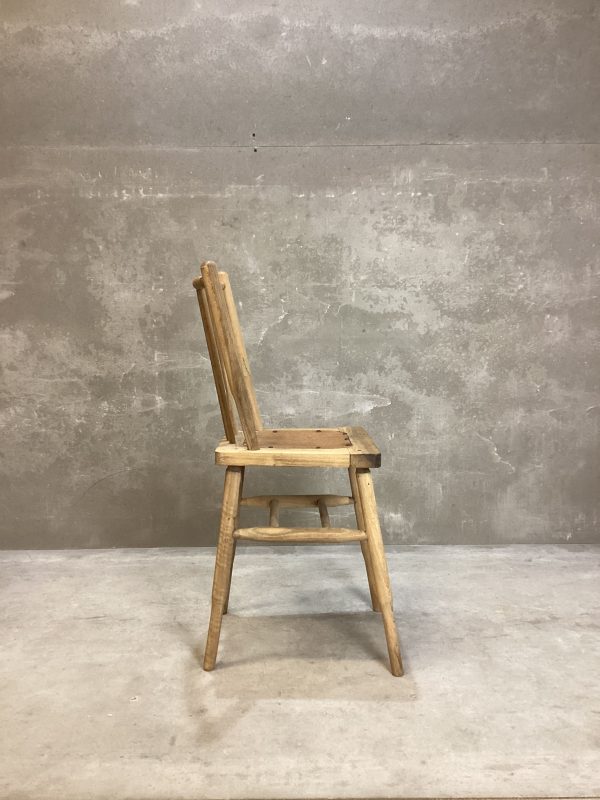 Silla de madera antigua 