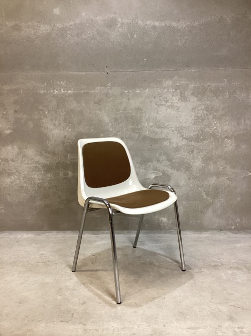 SILLA DE POLIPROPILENO VINTAGE APILABLE