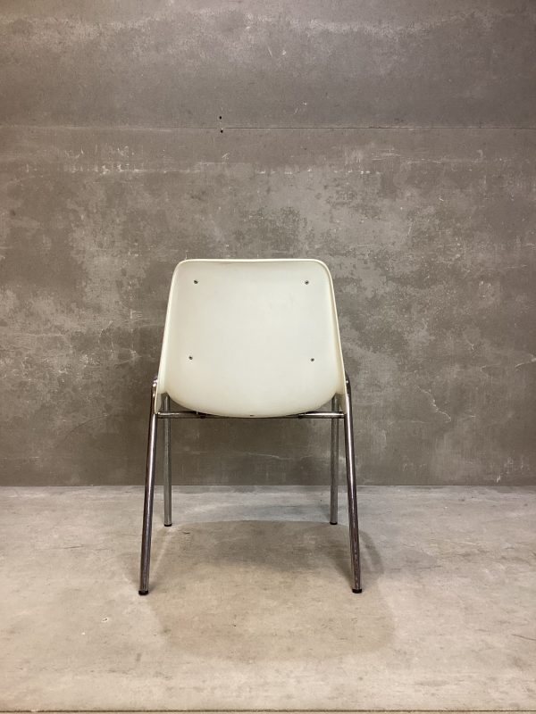 SILLA DE POLIPROPILENO VINTAGE APILABLE
